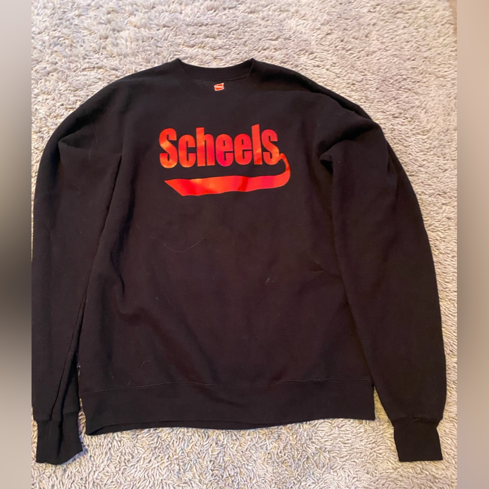 Scheels black crewneck